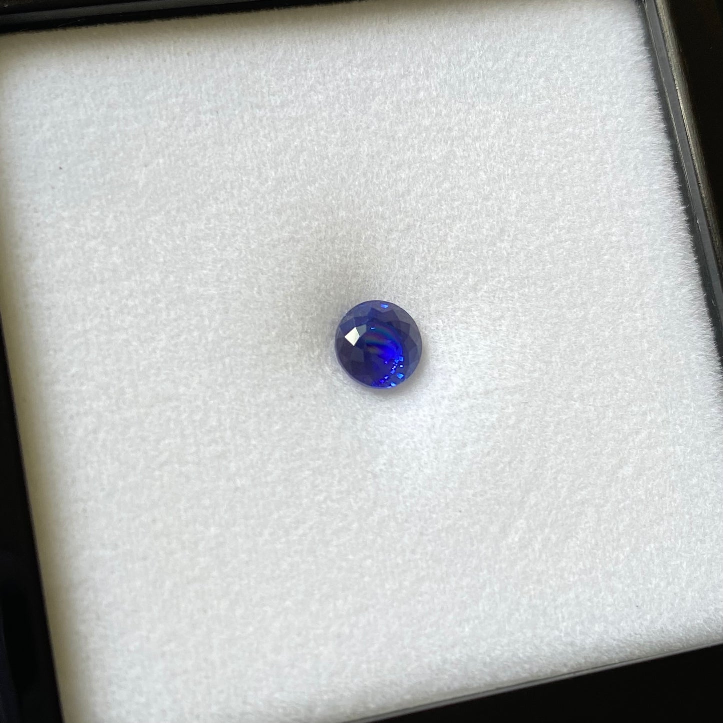 Royal Blue Sapphire 0.897ct / Burma