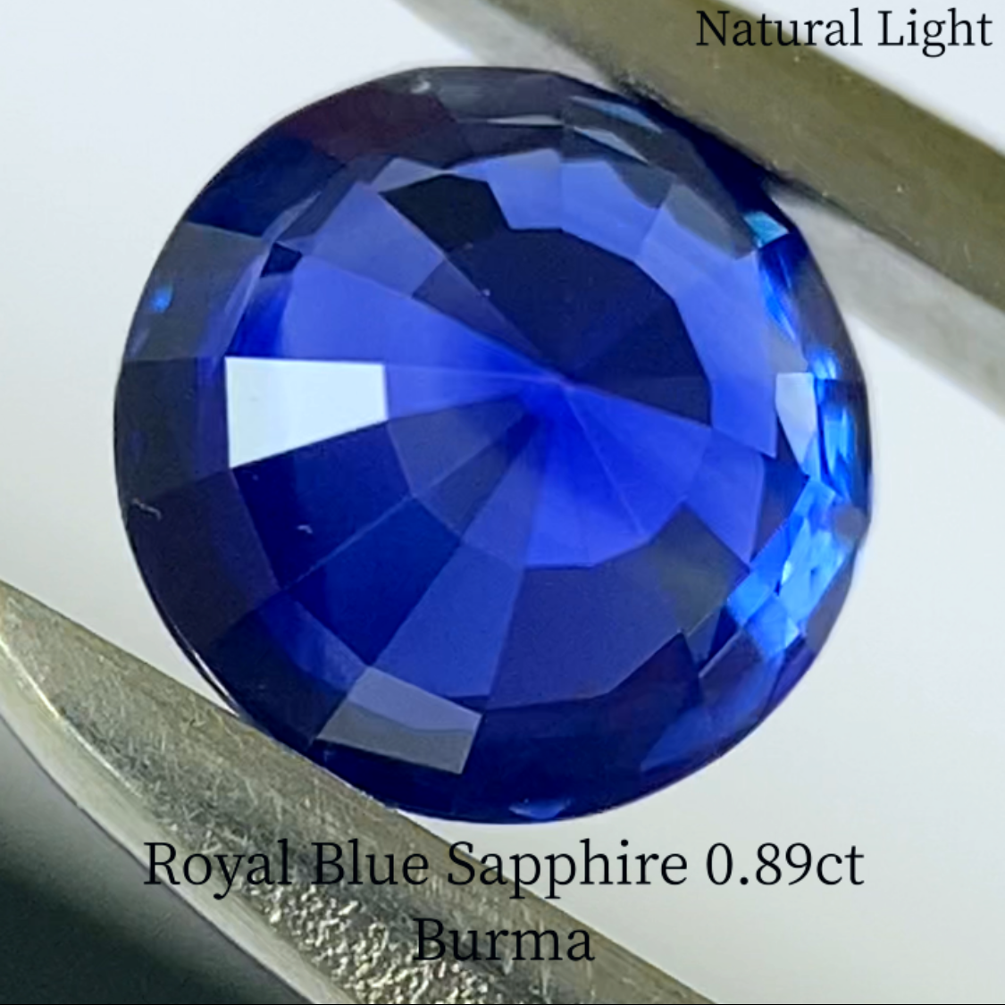 Royal Blue Sapphire 0.897ct / Burma