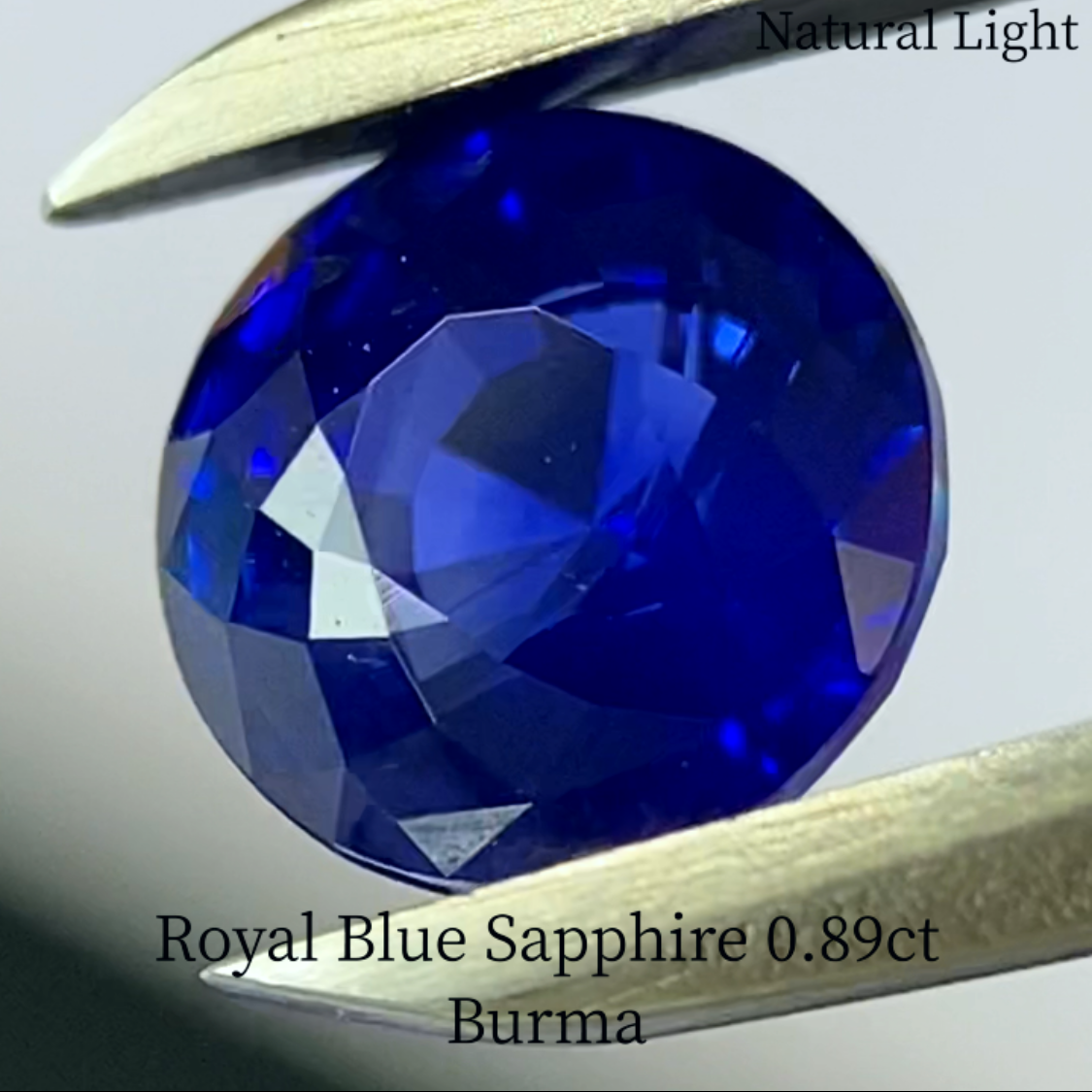 Royal Blue Sapphire 0.897ct / Burma