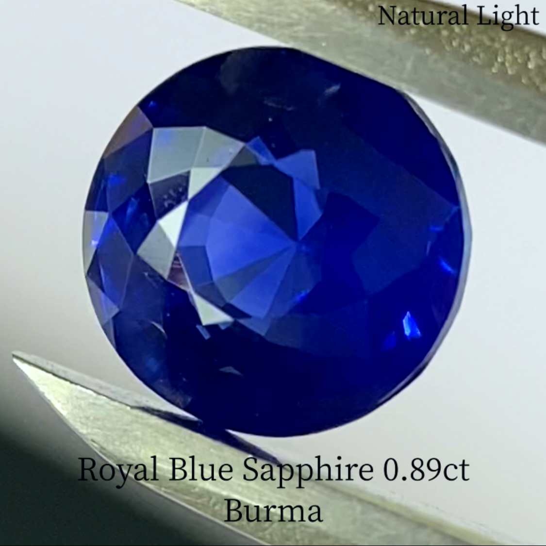 Royal Blue Sapphire 0.897ct / Burma