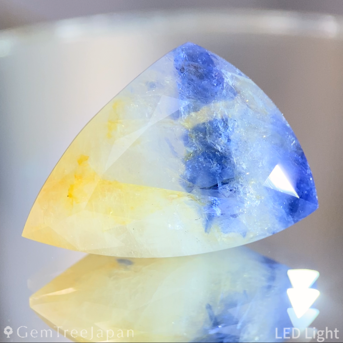 【もう1石ご購入で無料に】Un-Heat Parti-Color Sapphire 25.20ct / Vietnam