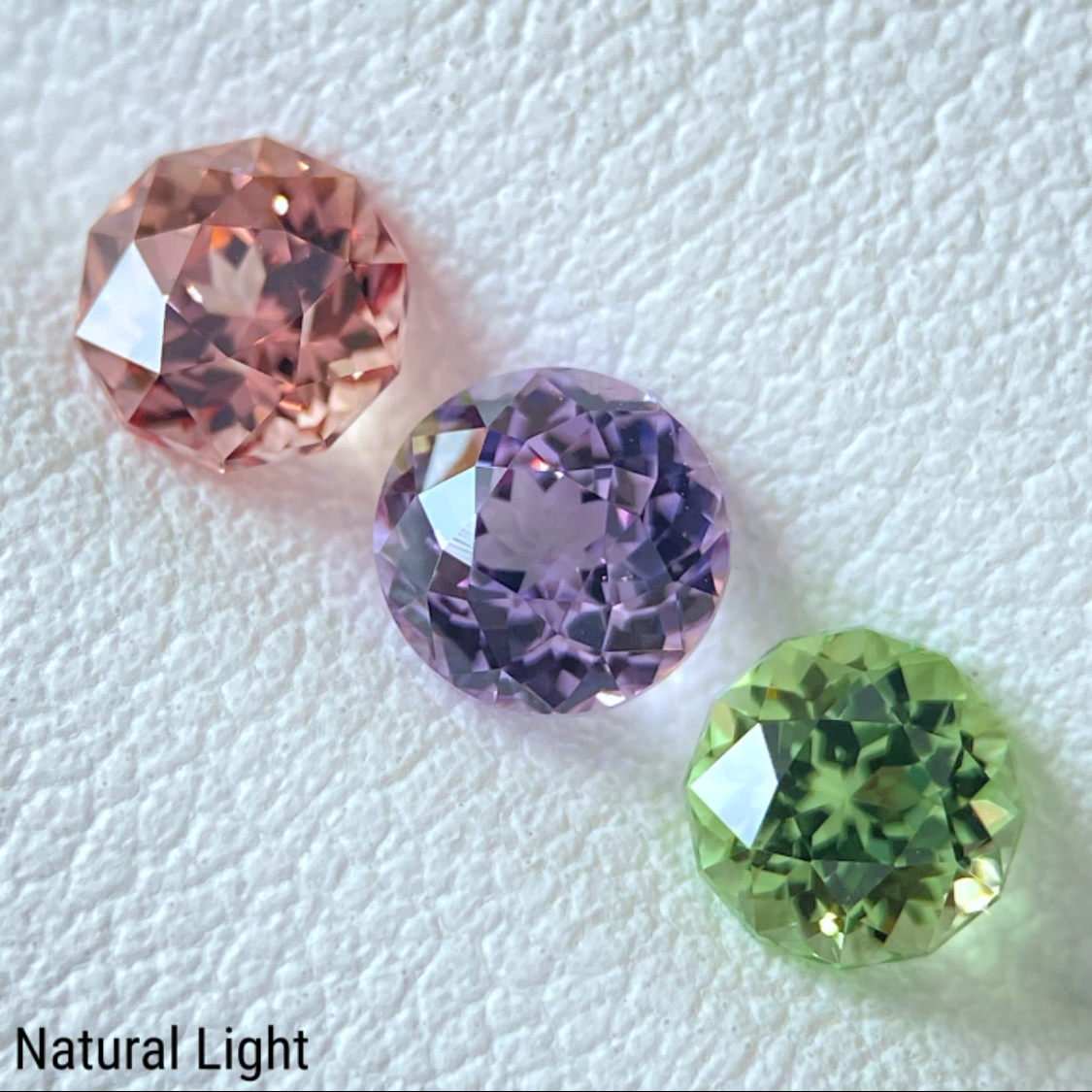 【Flower Round 3pc Set】Malaya Garnet 0.605ct / Lavender Spinel 0.676ct / UV Change Tsavorite 0.524ct