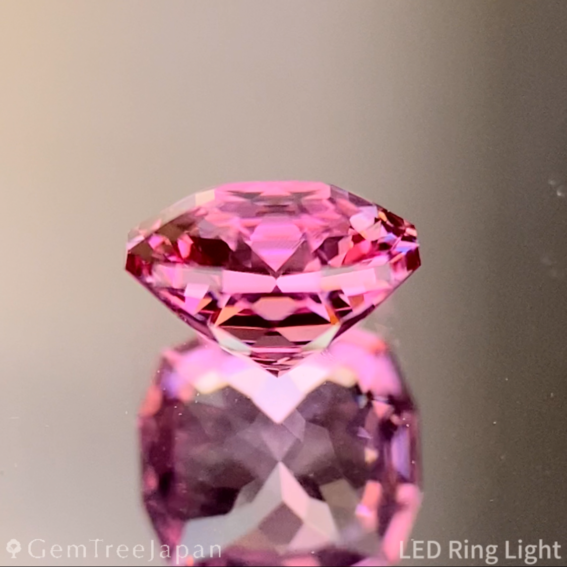 Orangy Pink Spinel 0.56ct / Vietnam