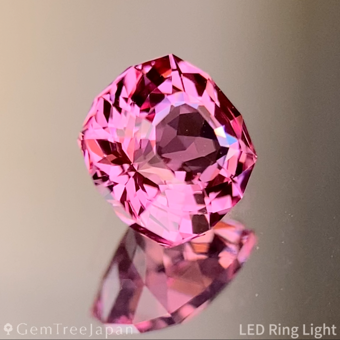 Orangy Pink Spinel 0.56ct / Vietnam