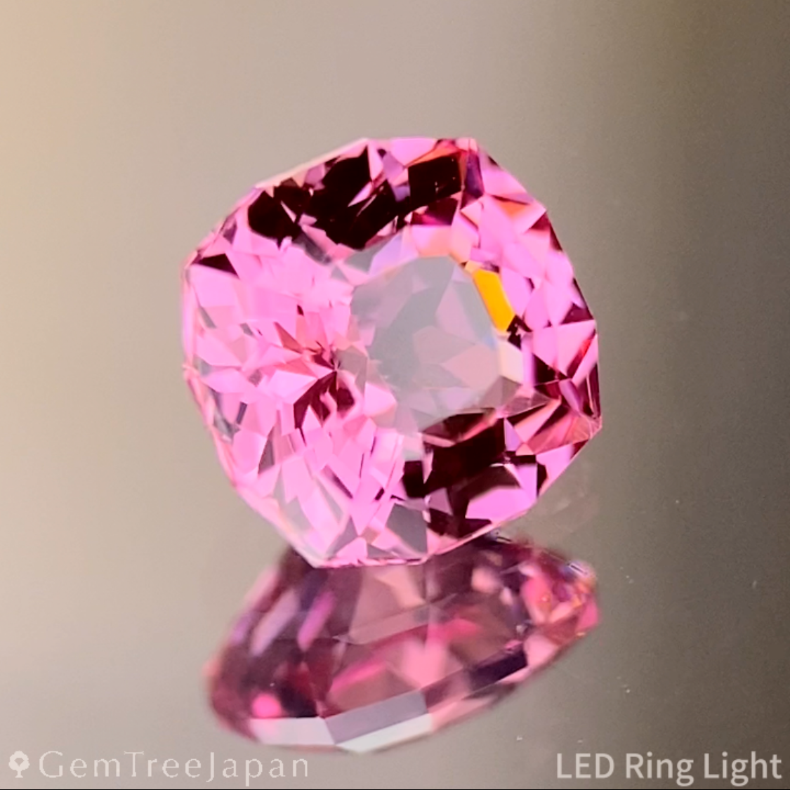 Orangy Pink Spinel 0.56ct / Vietnam