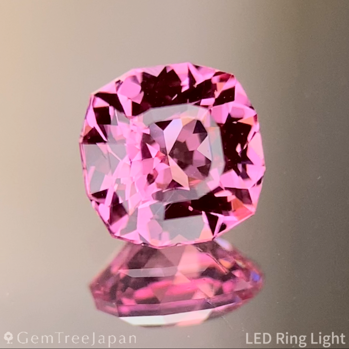 Orangy Pink Spinel 0.56ct / Vietnam