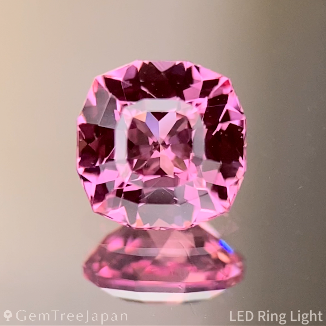 Orangy Pink Spinel 0.56ct / Vietnam