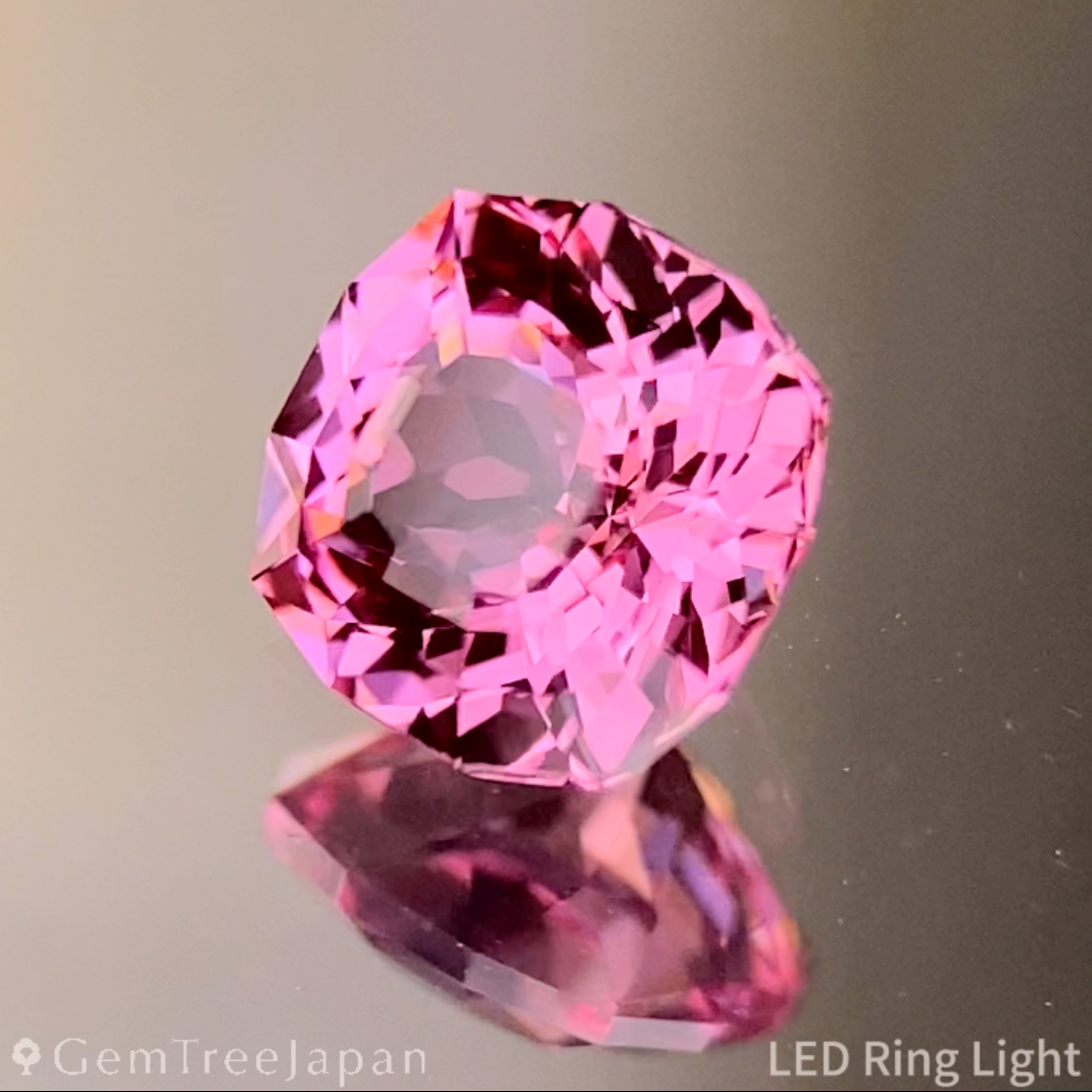 Orangy Pink Spinel 0.56ct / Vietnam
