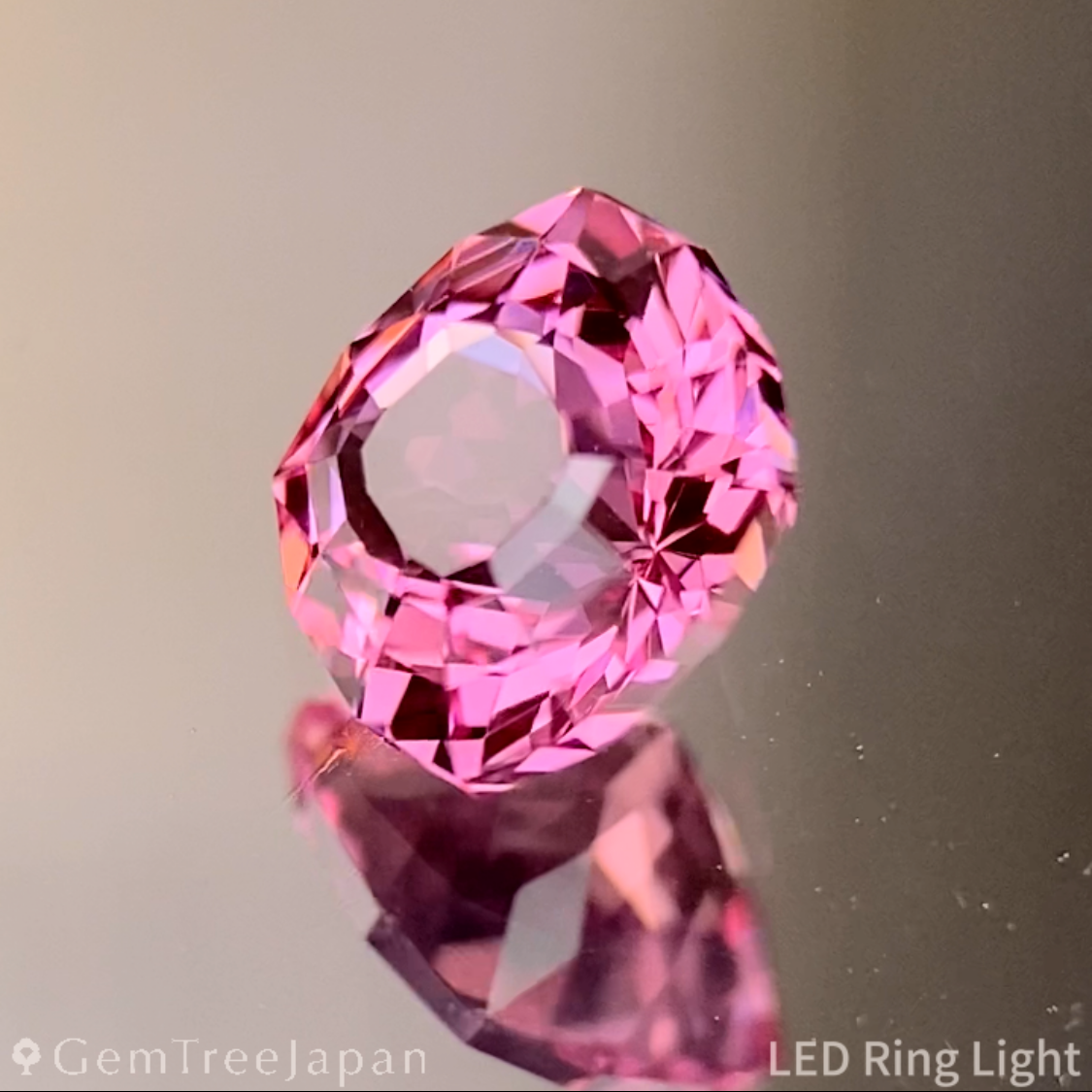 Orangy Pink Spinel 0.56ct / Vietnam
