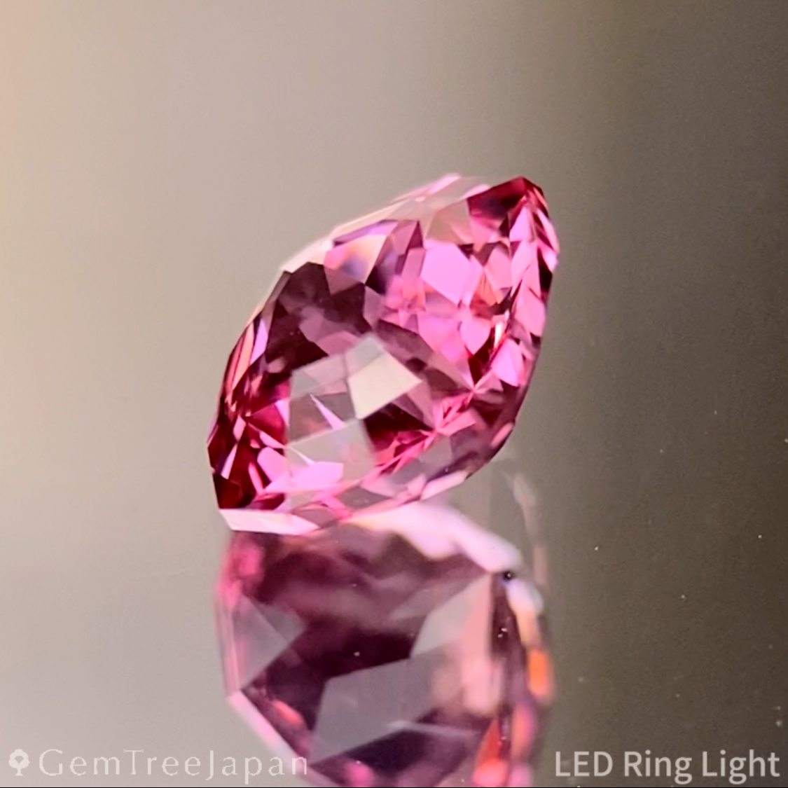 Orangy Pink Spinel 0.56ct / Vietnam