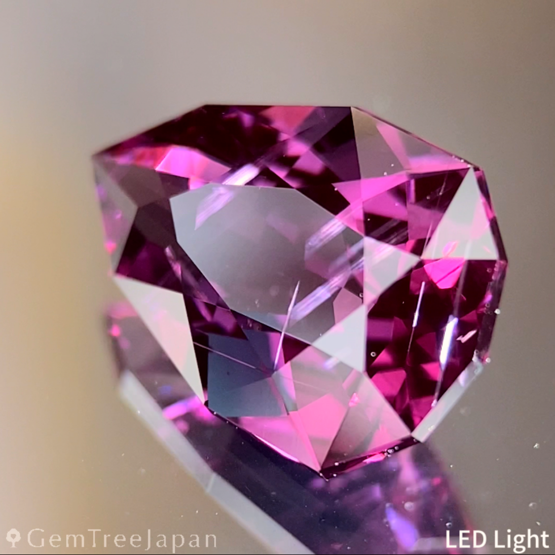 Pinkish Purple Spinel 2.452ct / Vietnam