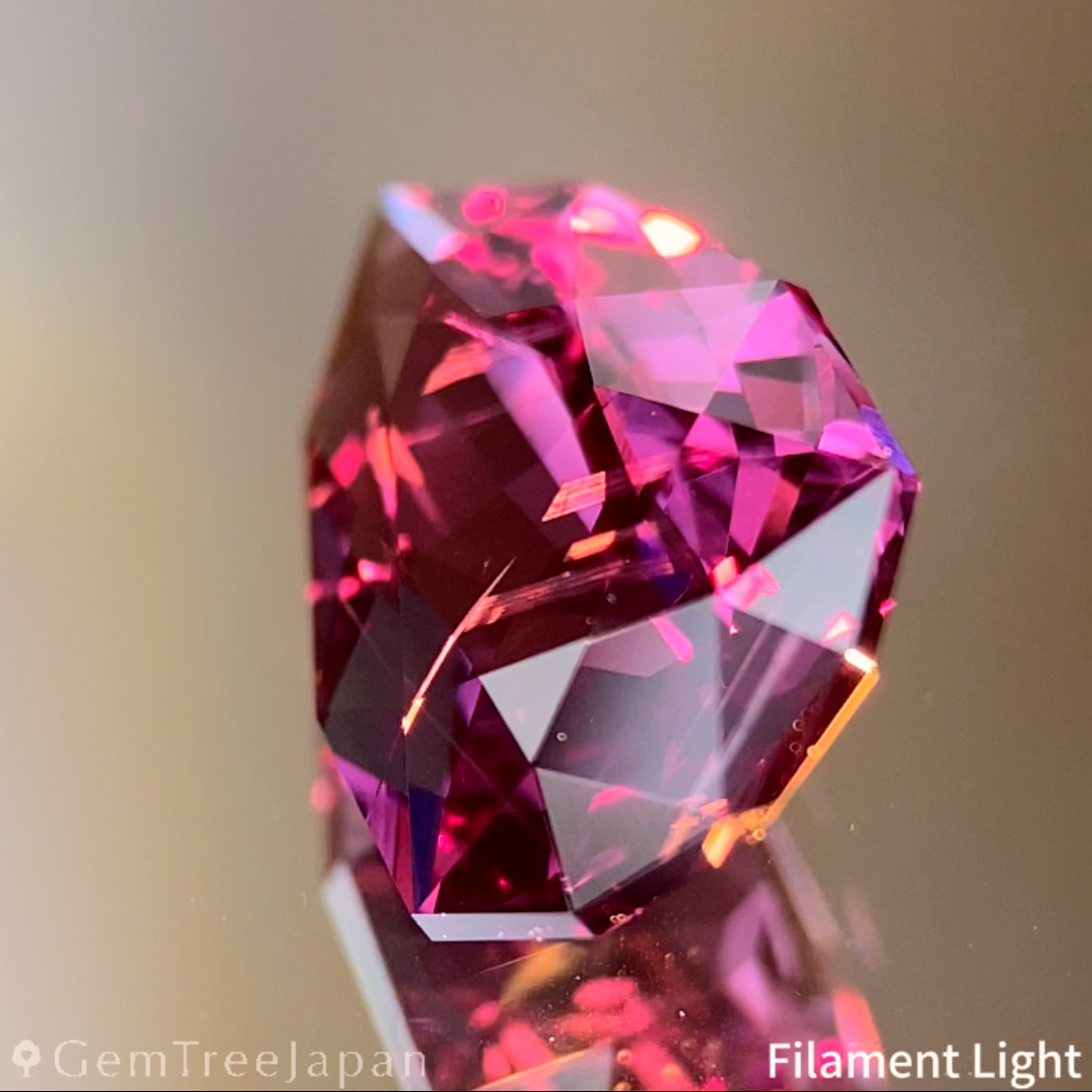 Pinkish Purple Spinel 2.452ct / Vietnam