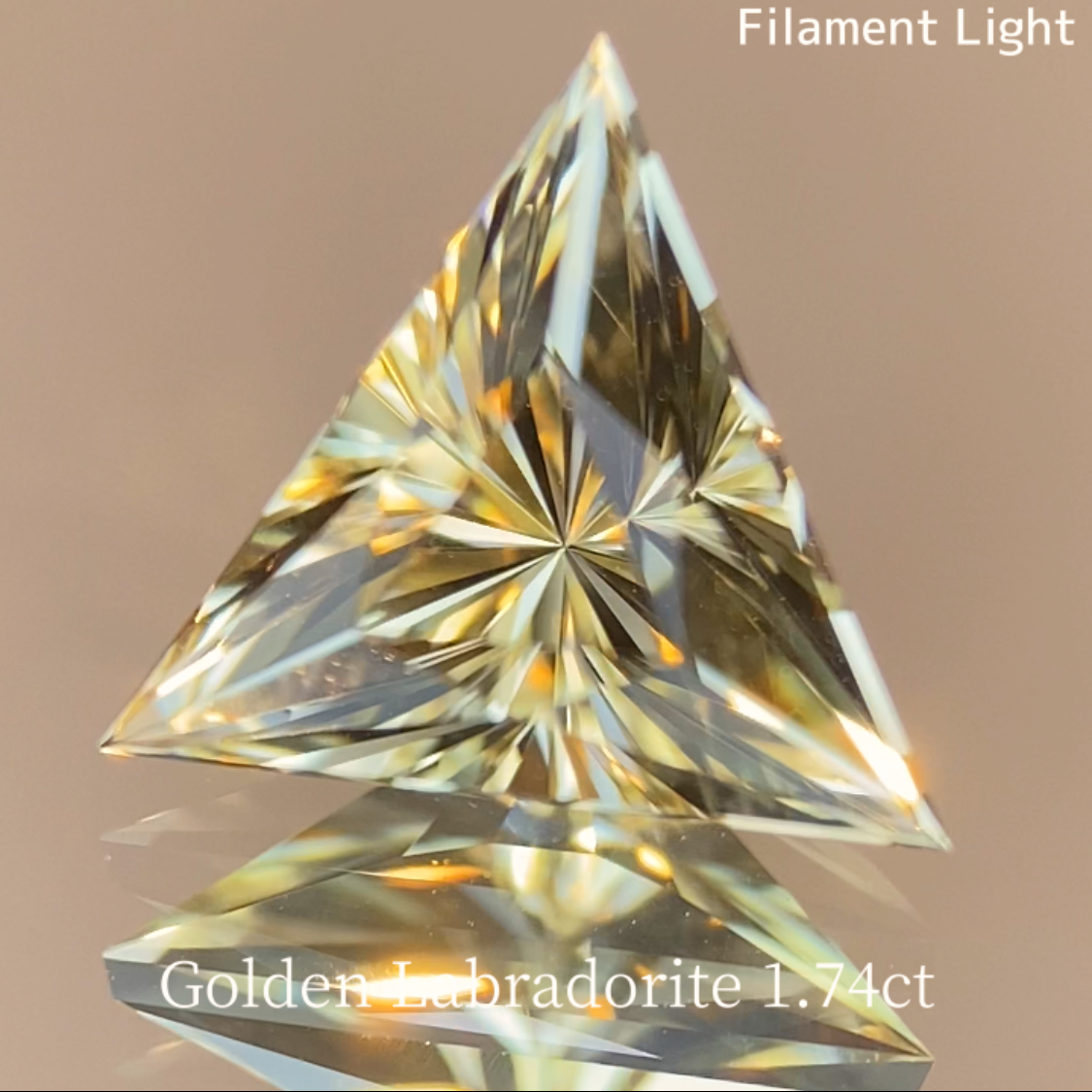 Golden Labradorite 1.74ct / Sri Lanka