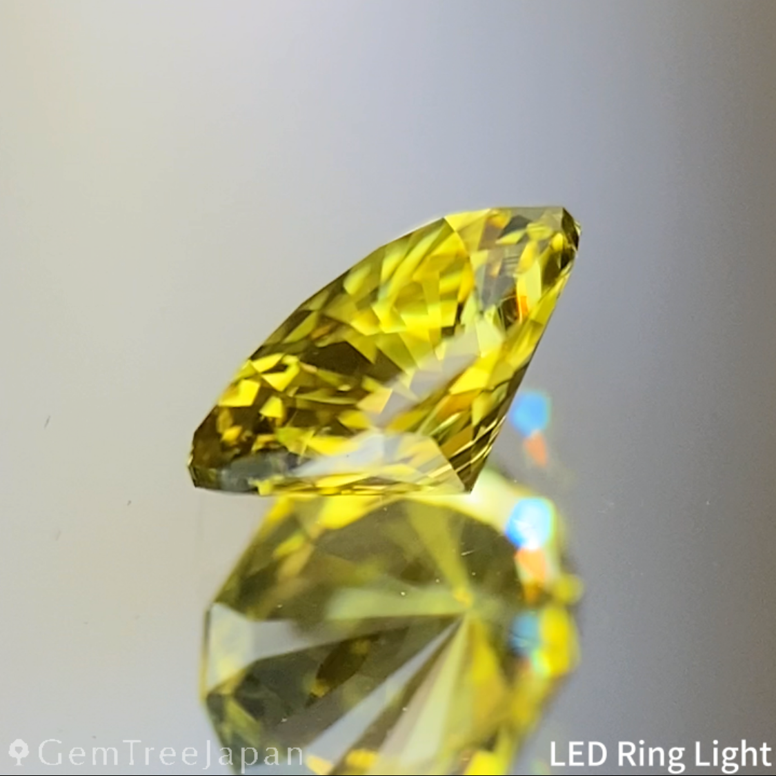 【3万円のお買い物で無料に】Greenish Yellow Sapphire 0.528ct / Vietnam