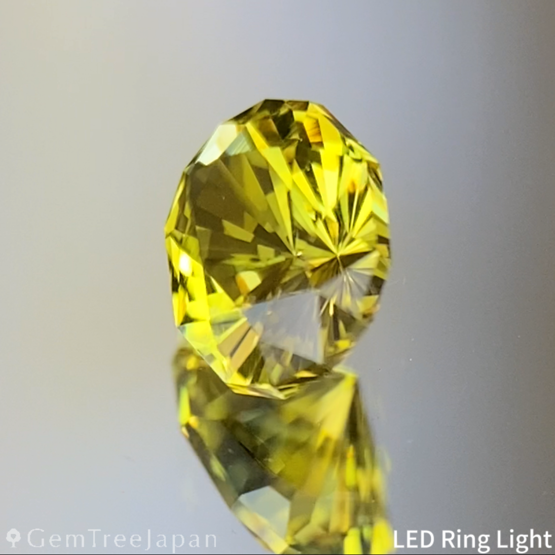 【3万円のお買い物で無料に】Greenish Yellow Sapphire 0.528ct / Vietnam