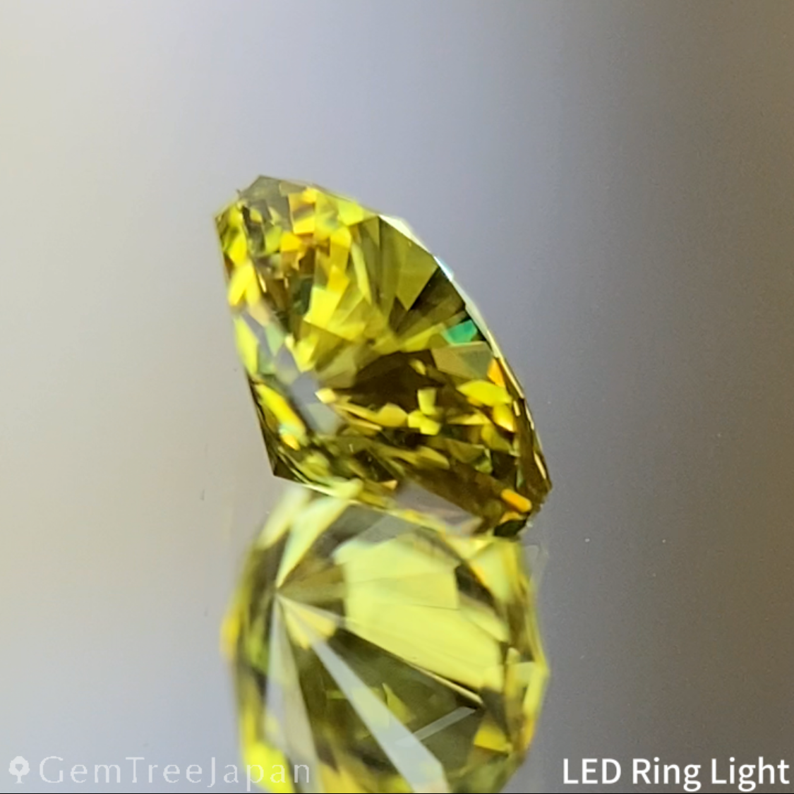 【3万円のお買い物で無料に】Greenish Yellow Sapphire 0.528ct / Vietnam