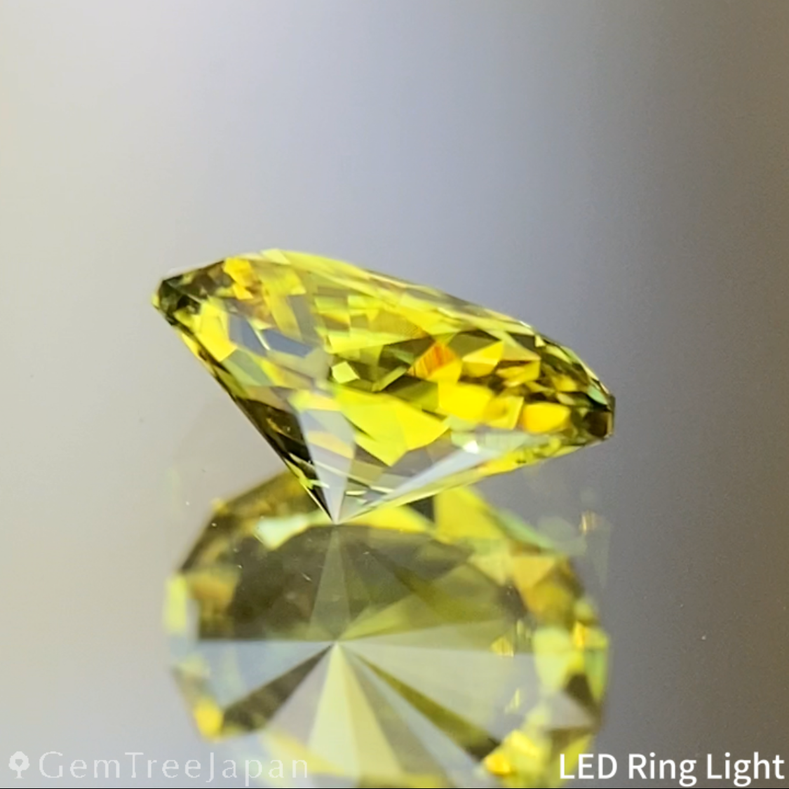 【3万円のお買い物で無料に】Greenish Yellow Sapphire 0.528ct / Vietnam