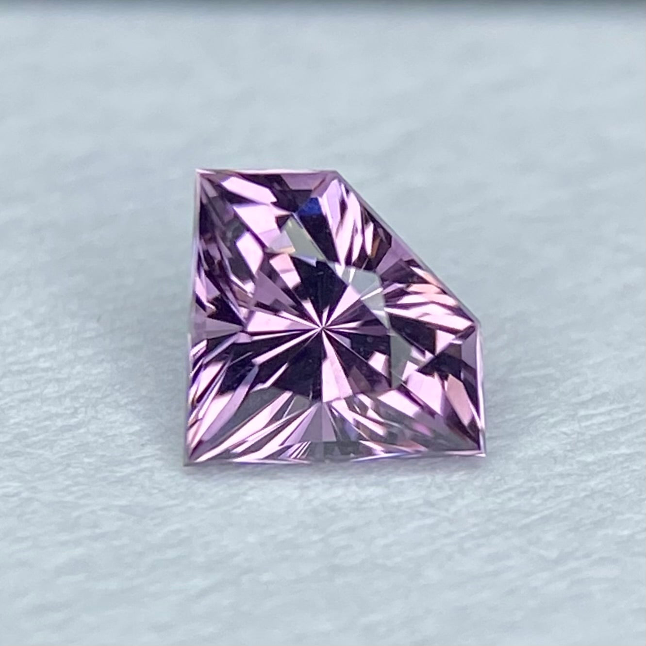 Spinel 0.41ct / Vietnam