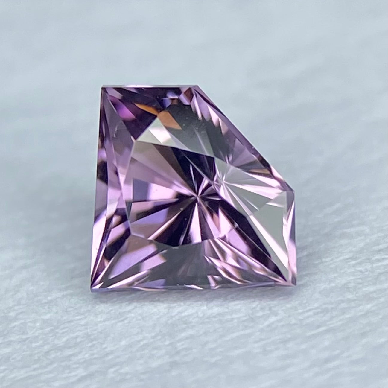 Spinel 0.41ct / Vietnam