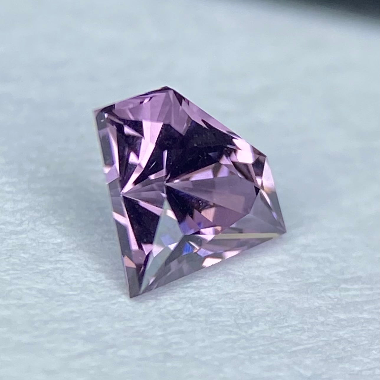 Spinel 0.41ct / Vietnam