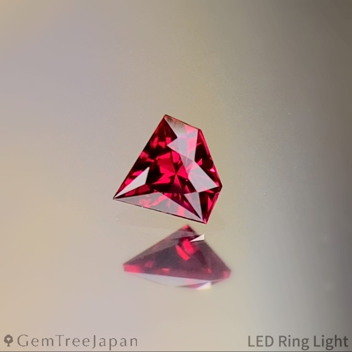 Pigeon Blood Ruby 0.096ct / Thailand