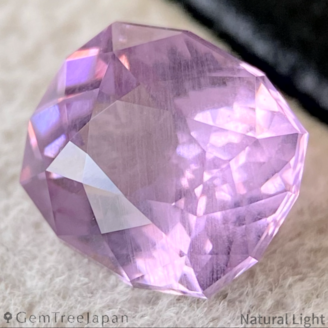Pinkish Light Violet Spinel 1.637ct / Sri Lanka