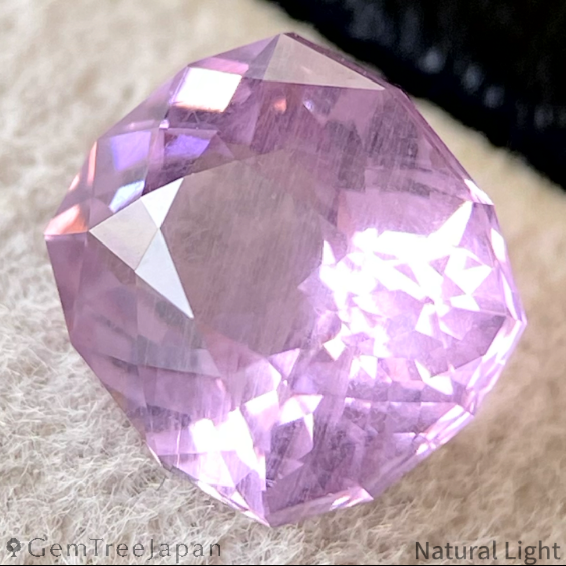 Pinkish Light Violet Spinel 1.637ct / Sri Lanka