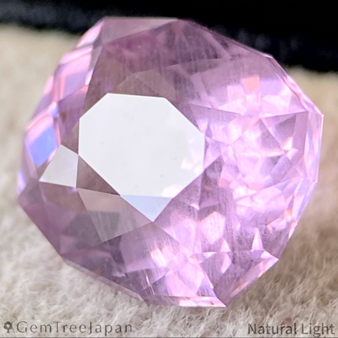 Pinkish Light Violet Spinel 1.637ct / Sri Lanka