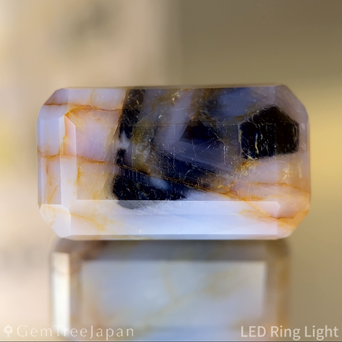 Un-Heat Parti-Color Sapphire 47.00ct / Vietnam