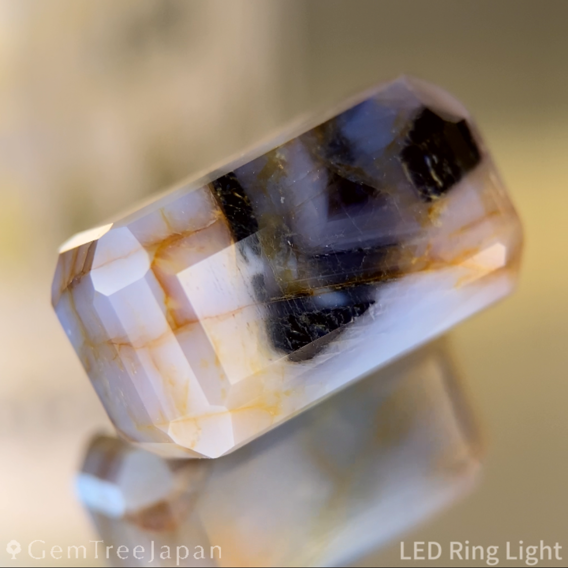 Un-Heat Parti-Color Sapphire 47.00ct / Vietnam