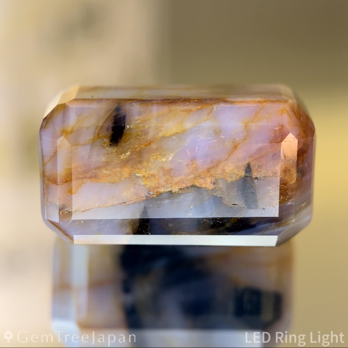 Un-Heat Parti-Color Sapphire 47.00ct / Vietnam