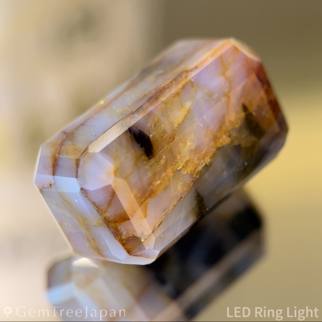 Un-Heat Parti-Color Sapphire 47.00ct / Vietnam