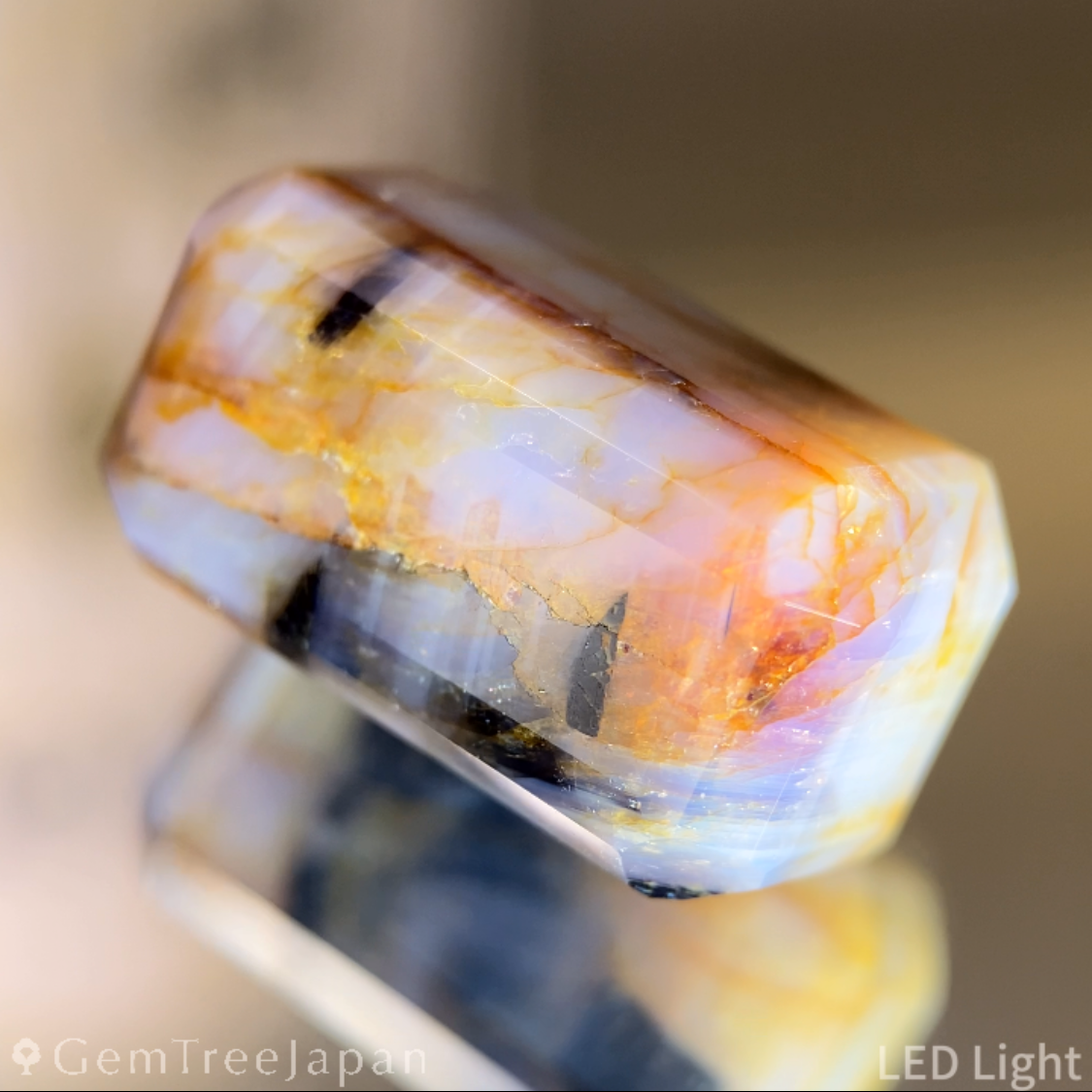 Un-Heat Parti-Color Sapphire 47.00ct / Vietnam