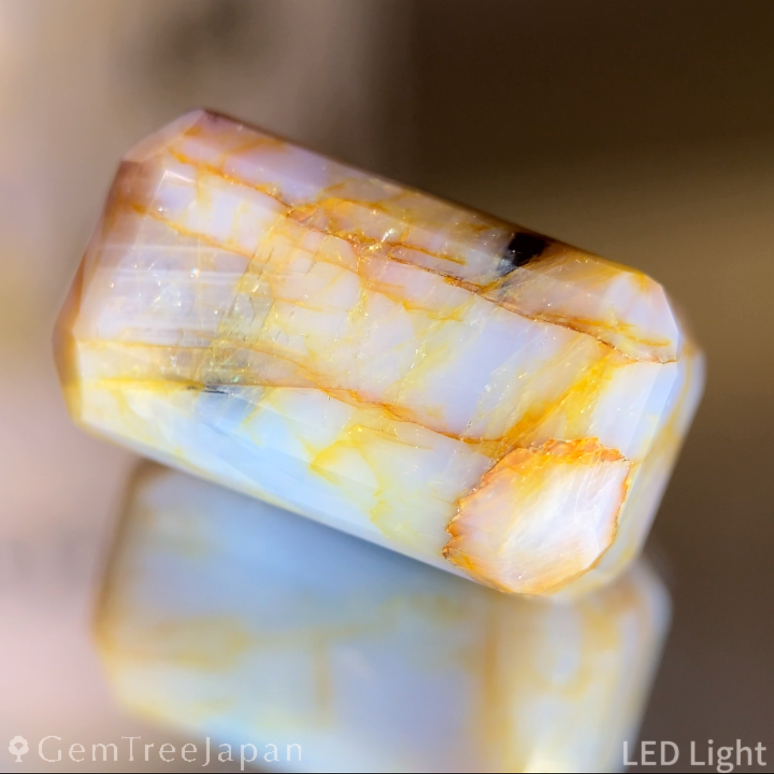 Un-Heat Parti-Color Sapphire 47.00ct / Vietnam