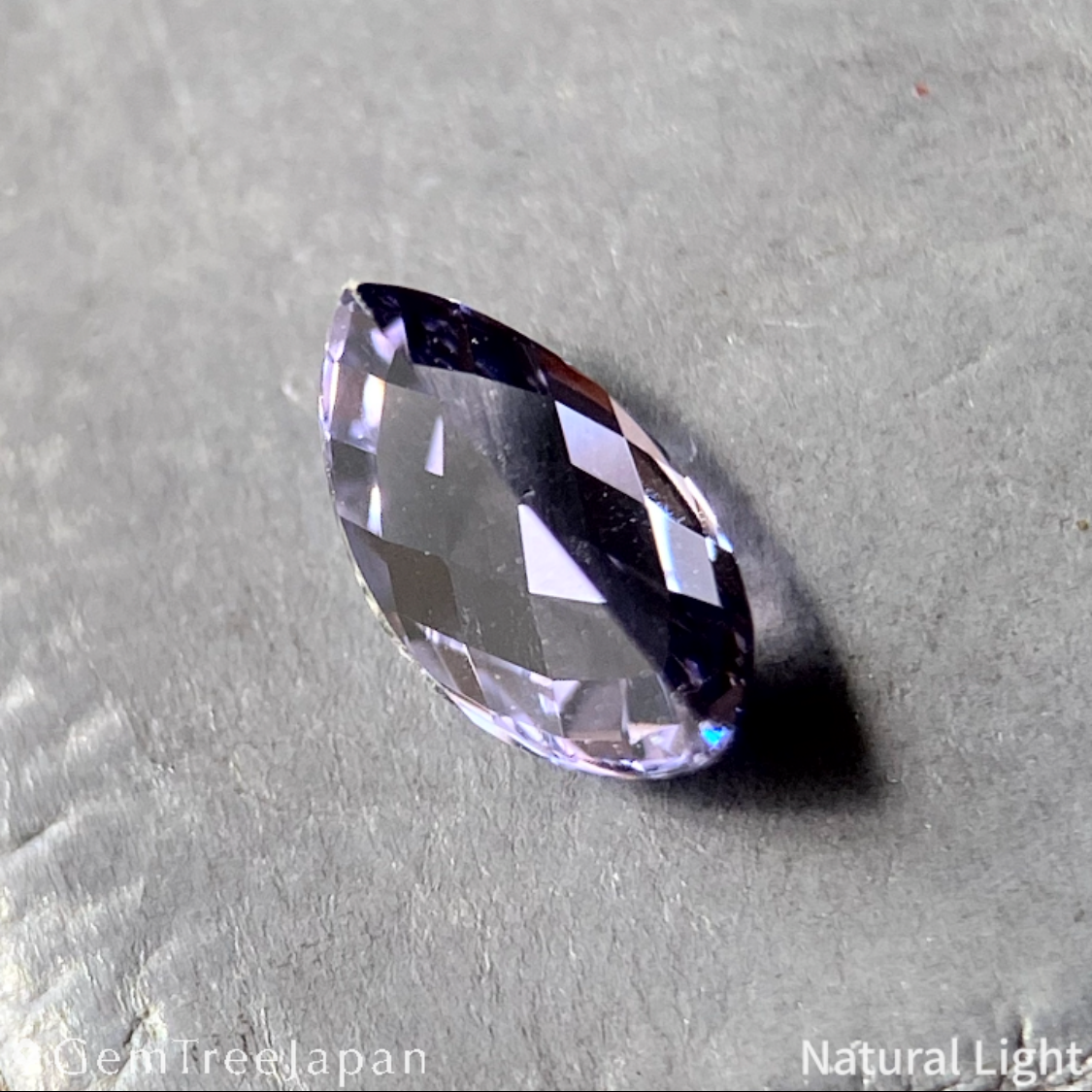 【Trial Price】"Fruit Cut" Pinkish Violet Spinel 0.428ct / Madagascar