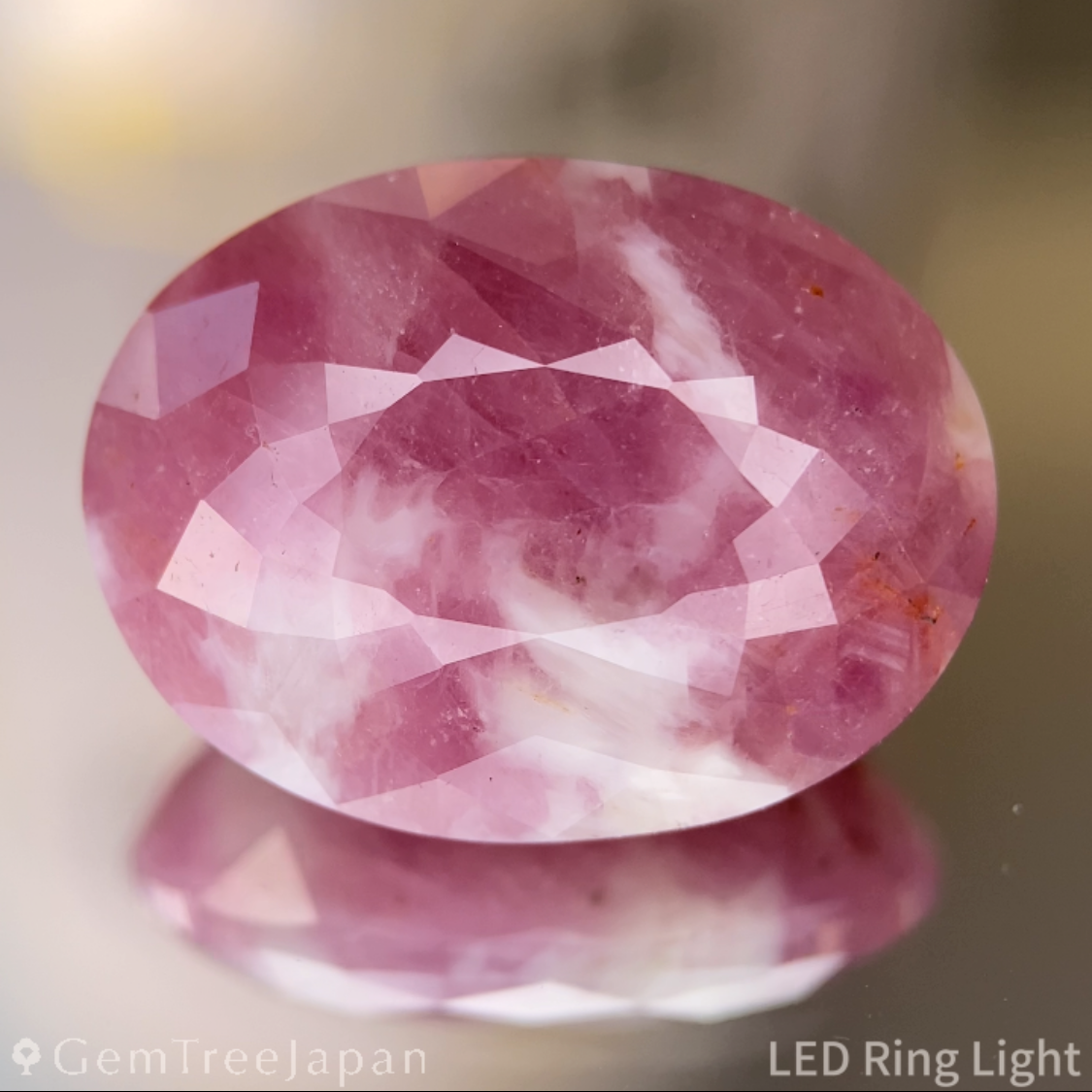 Un-Heat Parti-Color Sapphire 21.77ct / Vietnam