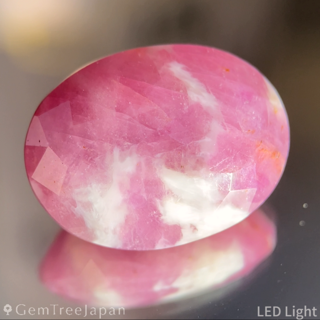 Un-Heat Parti-Color Sapphire 21.77ct / Vietnam