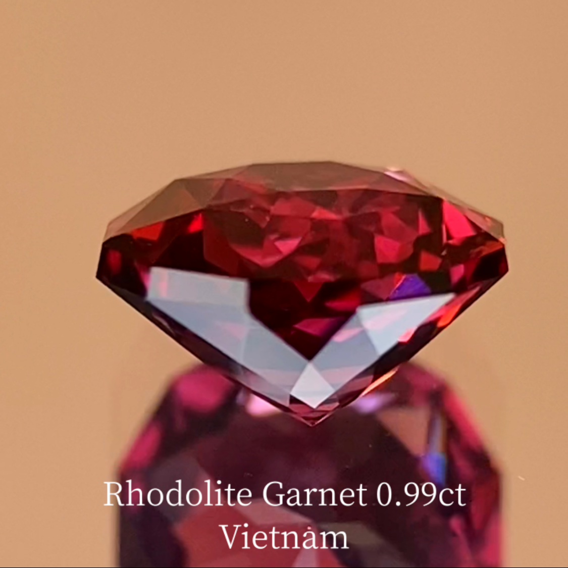 Rhodolite Garnet 0.99ct / Vietnam