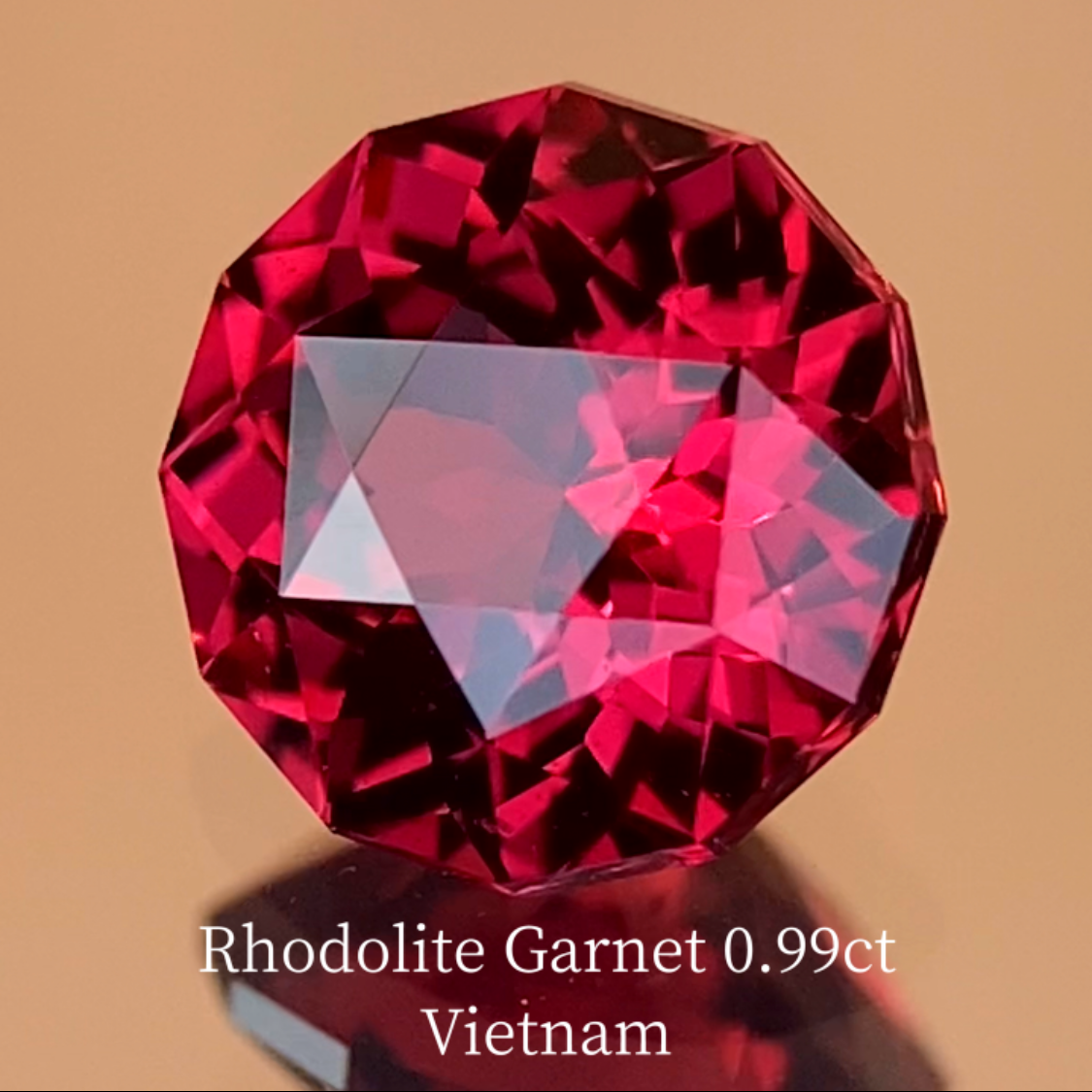 Rhodolite Garnet 0.99ct / Vietnam