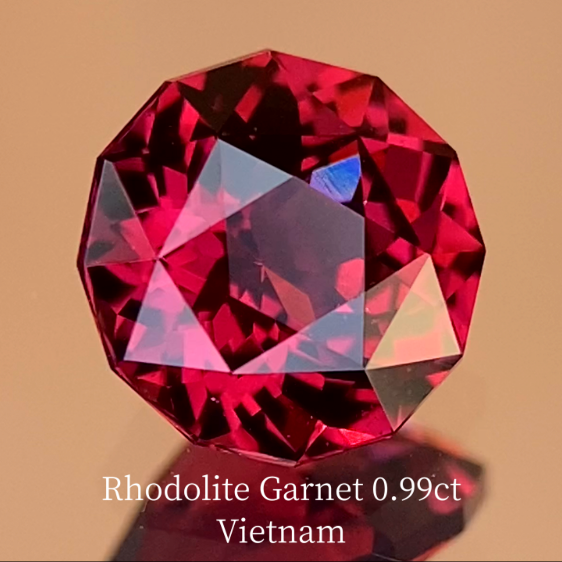 Rhodolite Garnet 0.99ct / Vietnam