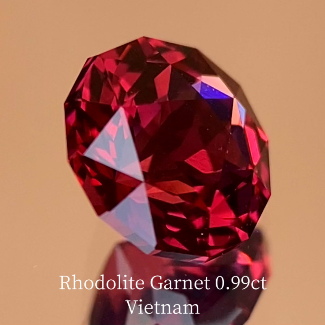 Rhodolite Garnet 0.99ct / Vietnam