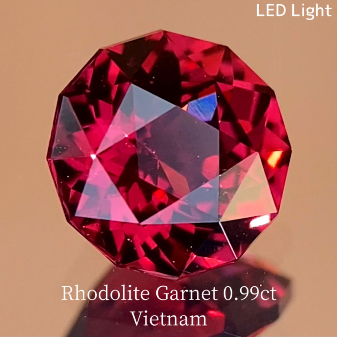 Rhodolite Garnet 0.99ct / Vietnam