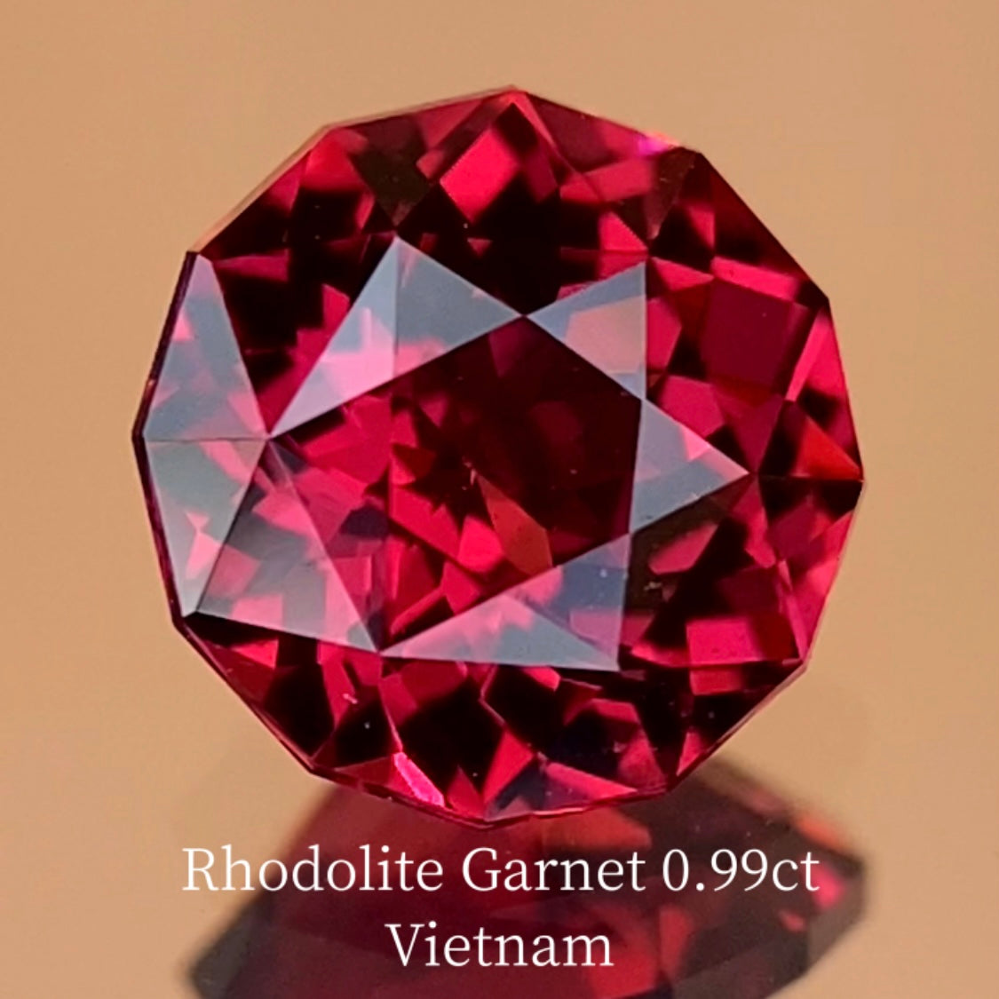 Rhodolite Garnet 0.99ct / Vietnam