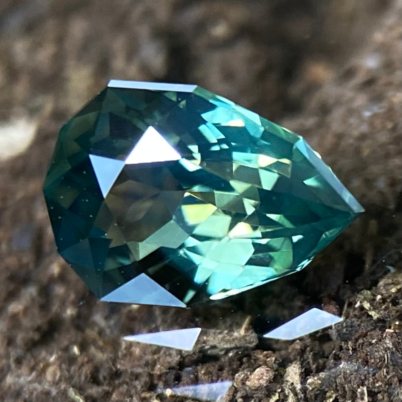 Bluish Green Sapphire 0.859ct / Nigeria