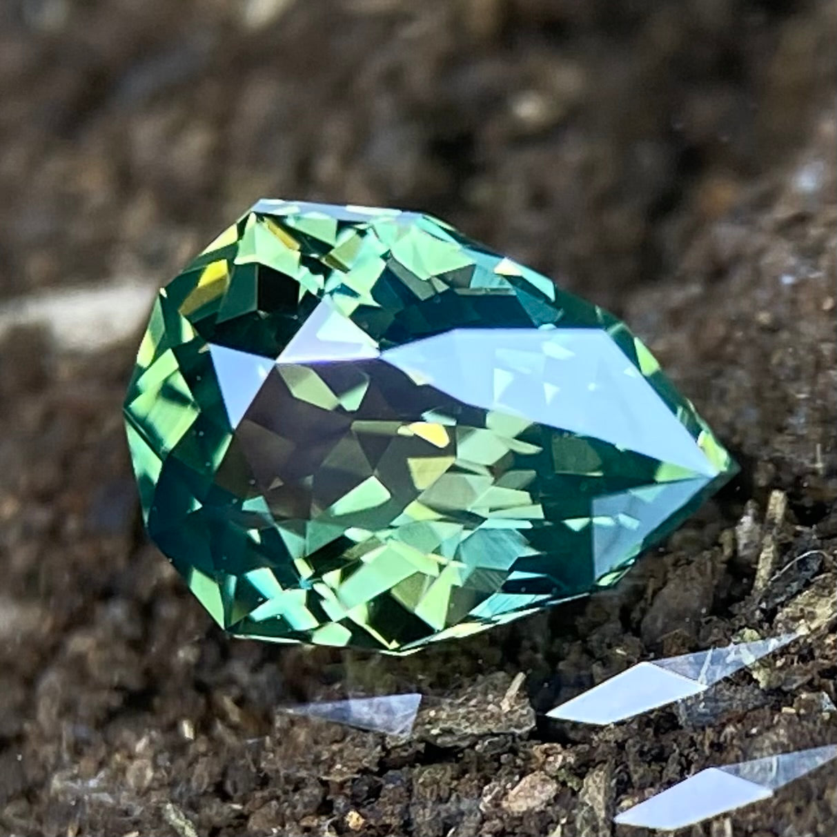 Bluish Green Sapphire 0.859ct / Nigeria