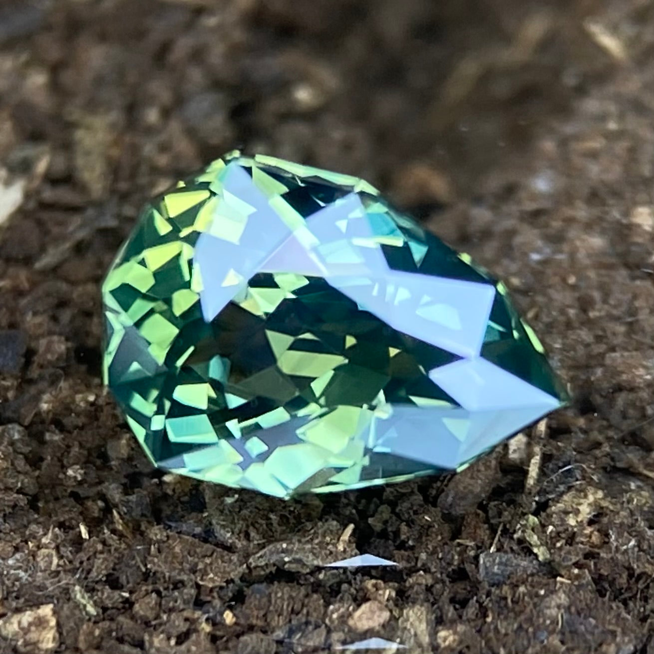 Bluish Green Sapphire 0.859ct / Nigeria