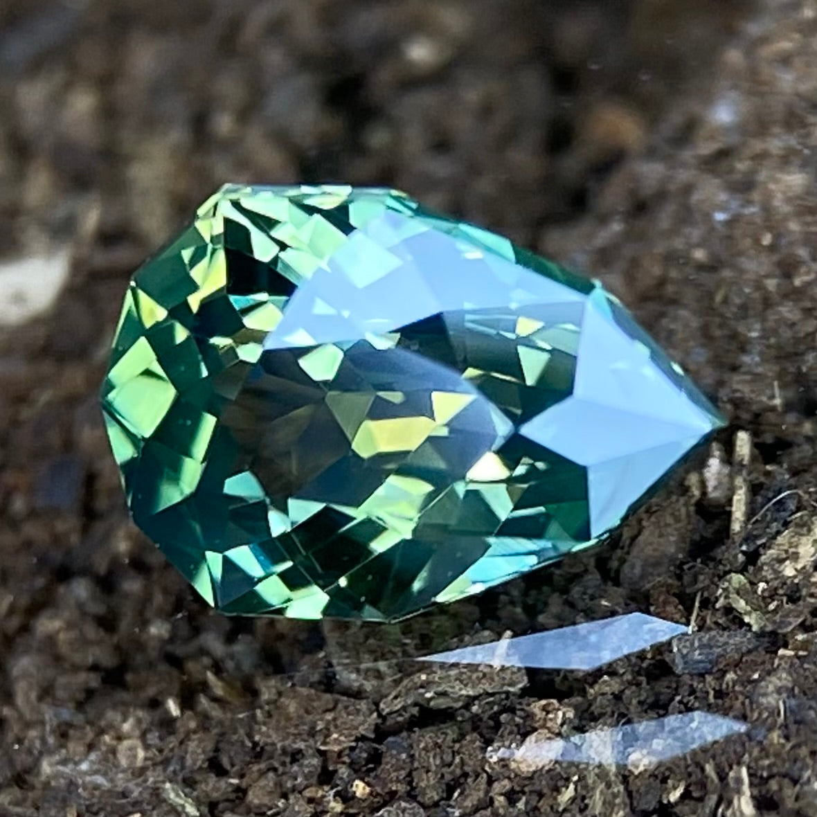 Bluish Green Sapphire 0.859ct / Nigeria