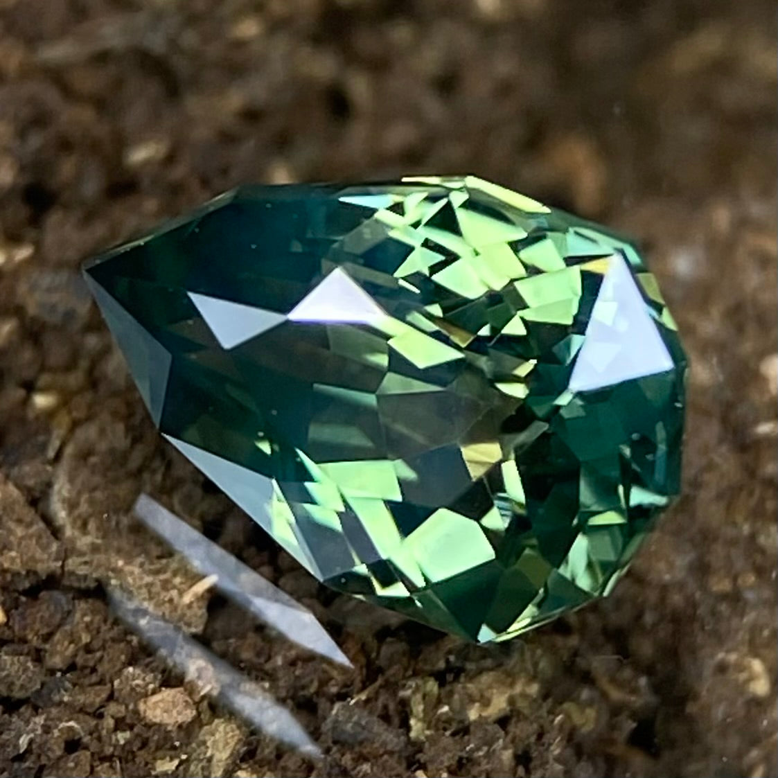 Bluish Green Sapphire 0.859ct / Nigeria