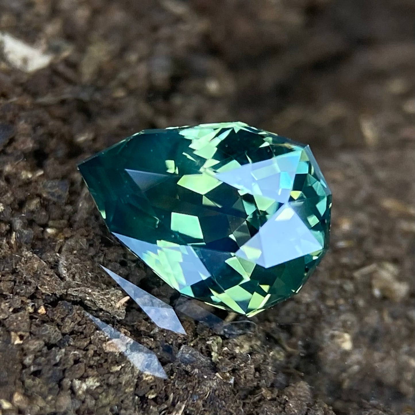 Bluish Green Sapphire 0.859ct / Nigeria