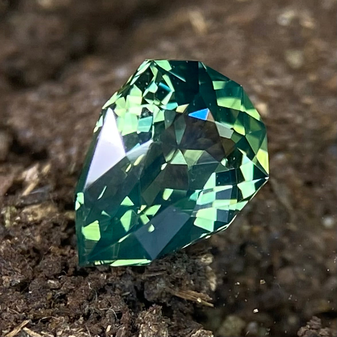 Bluish Green Sapphire 0.859ct / Nigeria